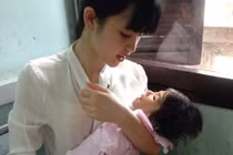 Nhan sắc cô gái Lào Cai nhận nuôi bé 14 tháng nặng 3,5 kg