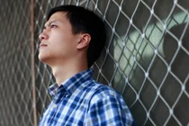 Em chồng đến chơi, vợ tôi lập tức quỳ sụp khóc lóc thảm thiết