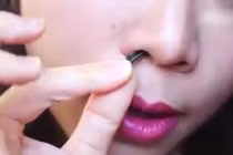 Video: Phụ nữ châu Á rộ mốt nâng mũi không cần dao kéo