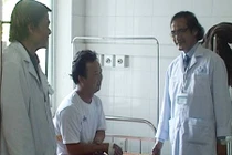 Ăn phải sứa độc mua ở chợ, người đàn ông suýt mất mạng