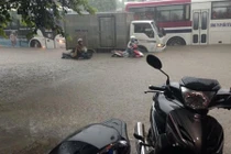 Quân đội điều xe đặc chủng ứng phó mưa ngập ở Thái Nguyên