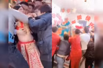 Cô dâu và phù dâu bị sàm sỡ, tấn công trong ngày cưới