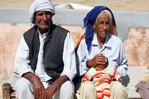 Video: Câu chuyện tìm con của người phụ nữ lần đầu làm mẹ ở tuổi 70