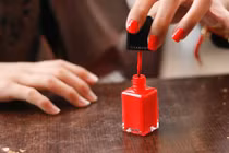 Dừng ngay việc sơn móng kiểu này nếu như không muốn bị vô sinh