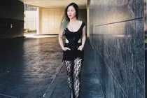 Đụng quần tất 6 triệu: Hương Tràm lùn 1 mẩu còn Tóc Tiên chất ngất