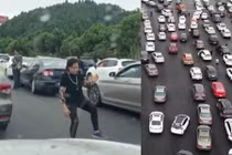 Video: Quý bà vô tư tập Thái Cực Quyền giữa cao tốc vì tắc đường