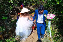 Cô dâu 61 tuổi liên tiếp khoe cuộc sống hạnh phúc ở nhà chồng