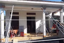 Người đàn ông chết bên mâm cơm, nghi do rắn cắn