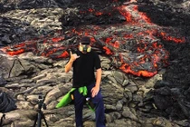 Video: Máy ảnh vẫn hoạt động khi chìm trong… nham thạch núi lửa