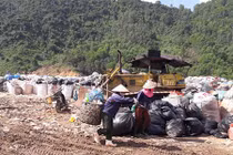 Phận người ‘bới rác tìm cơm’ tại bãi rác lớn nhất Đà Nẵng