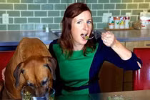 Video: Nghề thử thức ăn thú cưng và top công việc kỳ lạ nhất thế giới