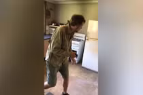 Video: Hết hồn khi thấy rắn độc nhất nhì thế giới dưới tủ lạnh