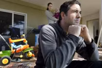 Không chỉ người mẹ, các ông bố cũng cần điều trị trầm cảm “sau sinh”