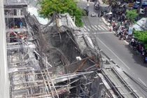 Sập giàn giáo, nhiều người mắc kẹt trong đống đổ nát