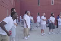 Video: Nơi tù nhân được tập Yoga, chơi thể thao như đi nghỉ dưỡng