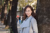 Khánh Ngân thả dáng trên phố Albania sau Miss Globe 2017