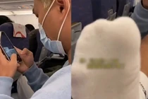 Bị nhắc nhở, hành khách dí chân vào mũi người nhắc