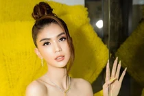 Ngọc Trinh bị trợ lý tung clip quay lén khi ngủ