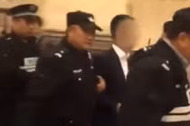 Cô dâu ngỡ ngàng khi có người đến xưng là người yêu chú rể