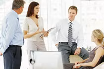 10 điều tuyệt đối phải tránh khi yêu người cùng công ty