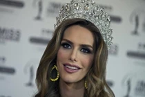 Chuyện đời của mỹ nhân chuyển giới đầu tiên trở thành HH Hoàn vũ