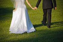 Chồng cũ mời đám cưới, tôi nói một câu khiến anh ta "muối mặt"