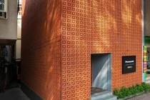 Cận cảnh căn nhà lồng đèn độc nhất Hà Nội xuất hiện trên báo Mỹ