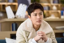 Hớn hở đi chọn quà 8/3 cho vợ, chồng trẻ bàng hoàng thấy điều lạ