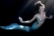 Hóa thân thành những nàng tiên cá, thu cát-xê khủng