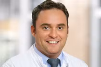 Bác sĩ biến thái bôi ma túy lên “cậu nhỏ” để người tình sung hơn