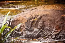 Bí ẩn dòng sông thiêng chứa hàng ngàn "của quý" nam và nữ