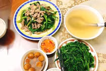 Vợ trẻ khoe loạt mâm cơm ngon khiến hội chị em ngưỡng mộ