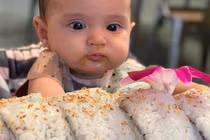 Video: Sushi khổng lồ, nặng gần 3 kg thách thức người ăn