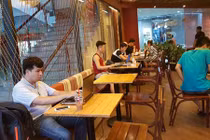 Nhà nghỉ hết phòng vì sinh viên, người lao động trốn nóng