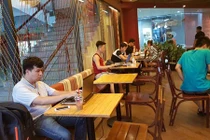 Nhà nghỉ hết phòng vì sinh viên, người lao động trốn nóng