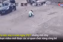 Video: Tài xế lái xe đâm, kéo lê bé trai 9 tuổi mà không hề hay biết
