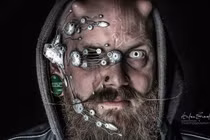 Video: Người đàn ông cấy chip điện tử vào cơ thể