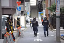 Cảnh sát Nhật “vẽ việc” điều tra cả vụ mất quần đùi