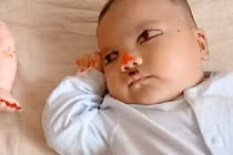 “Hậu quả” khi để chị trông em trai