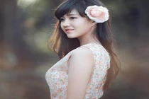 Người yêu Đan Trường hot trên báo Trung vì ngày càng bốc lửa