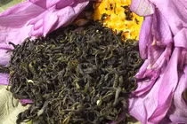 Đặc sản Hà thành năm chỉ có một mùa, mua trăm bông cất tủ dùng dần