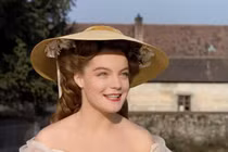 Nữ hoàng xinh đẹp nhất thế giới và chuyện làm đẹp ly kỳ