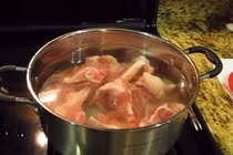 Mách thứ nguyên liệu cho vào nước hầm xương để có màu trong vắt