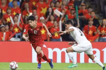 Quà sinh nhật đầy ắp tiếng cười trong tuổi thơ của Công Phượng