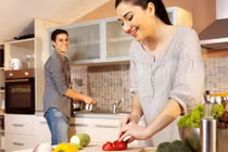 Bị bạo hành vì không... nấu ăn ngon