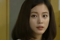 Tôi hóa đá khi nhìn người phụ nữ trước cửa