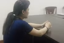 Người mẹ ép con gái 6 tuổi uống thuốc sâu nức nở tại tòa