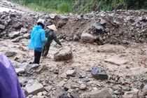 Video: Lũ quét trên núi đổ xuống, quốc lộ 37 tê liệt