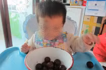 Mẹ trẻ hứng gạch đá vì bị quy "tội" quý tộc sống ảo