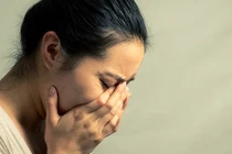 Chồng lén bán vàng cưới nhân ngày vợ đi đẻ còn mỉa mai